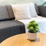 Modern District 1 2Br&3Br D1&Zenity Apartment Outdoor Jacuzzi Pool